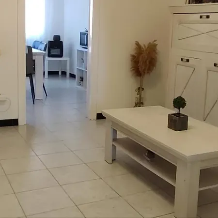 Natural Light Everywhere 2 Bedrooms Kitchen And Living Apartment Pirri